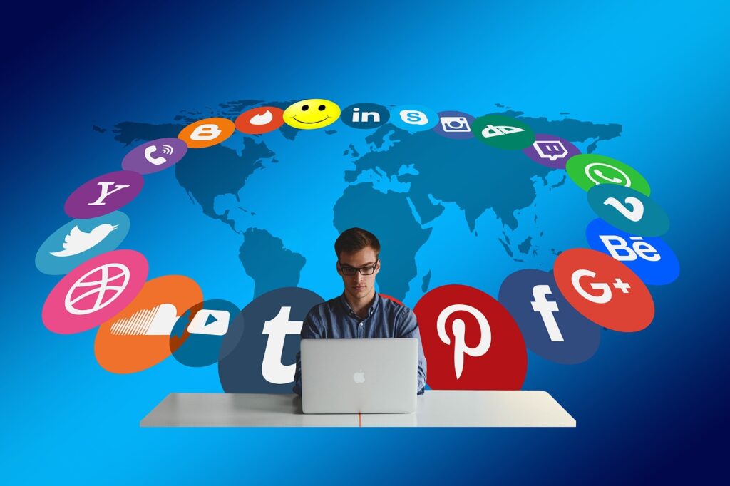 ¿Redes sociales o página web?: Mejor juntas